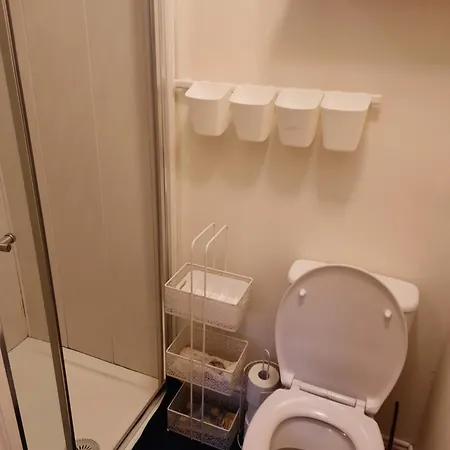 With Kitchen And Bathroom 홈스테이