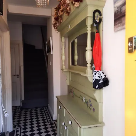 With Kitchen And Bathroom Rum i privatbostad *