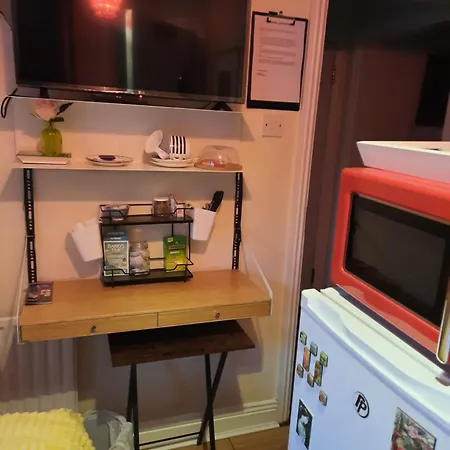 Rum i privatbostad With Kitchen And Bathroom *