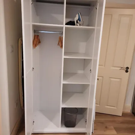 With Kitchen And Bathroom 홈스테이 *