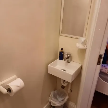 홈스테이 With Kitchen And Bathroom *